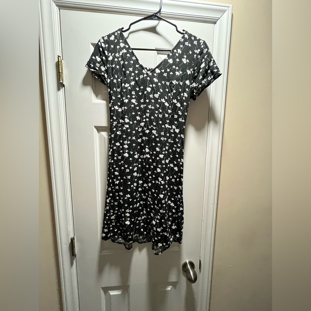 Black and White Floral Black Dress from Old Navy. Women’s Size XS